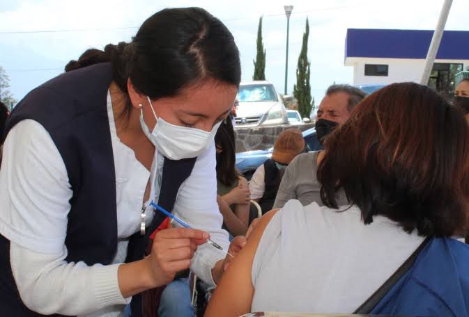 Inició SESA vacunación contra Covid-19 e Influenza con personal de salud